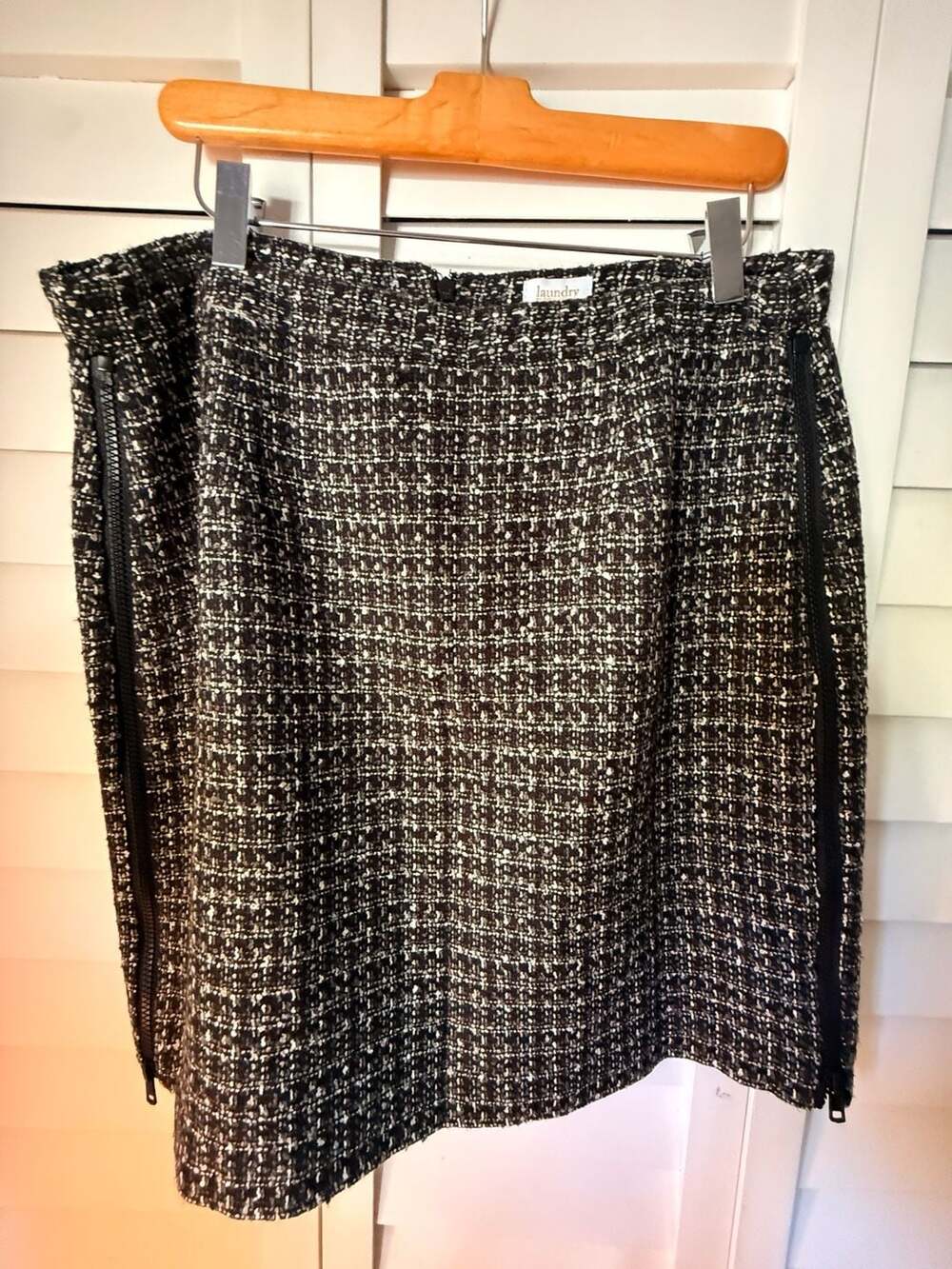 Laundry by Shelli Segal Black and White Tweed Mini Skirt with Side Zippers
